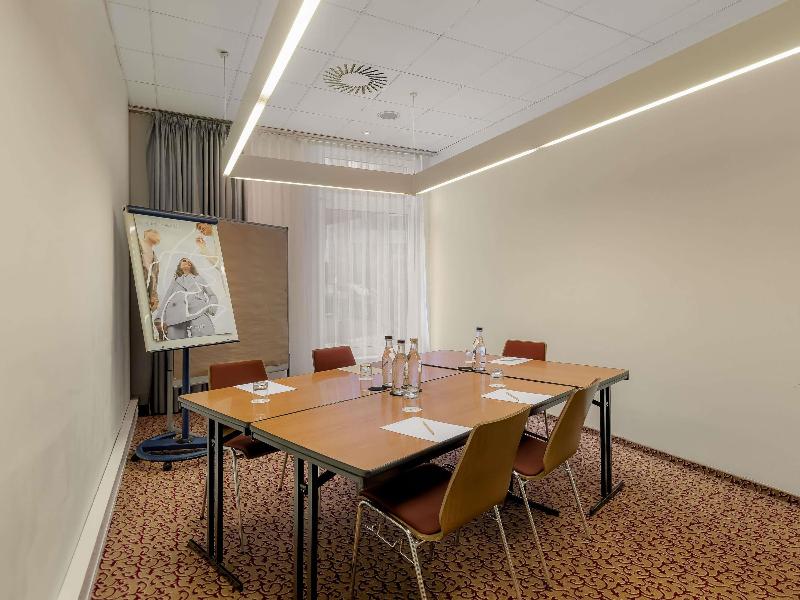 Mercure Hotel Hamburg Am Volkspark image