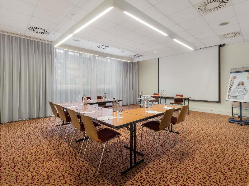 Mercure Hotel Hamburg Am Volkspark image