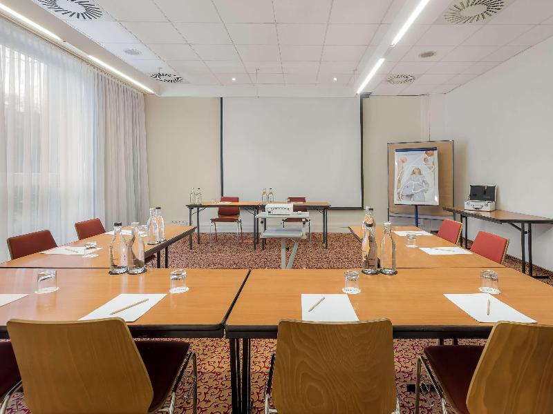 Mercure Hotel Hamburg Am Volkspark image