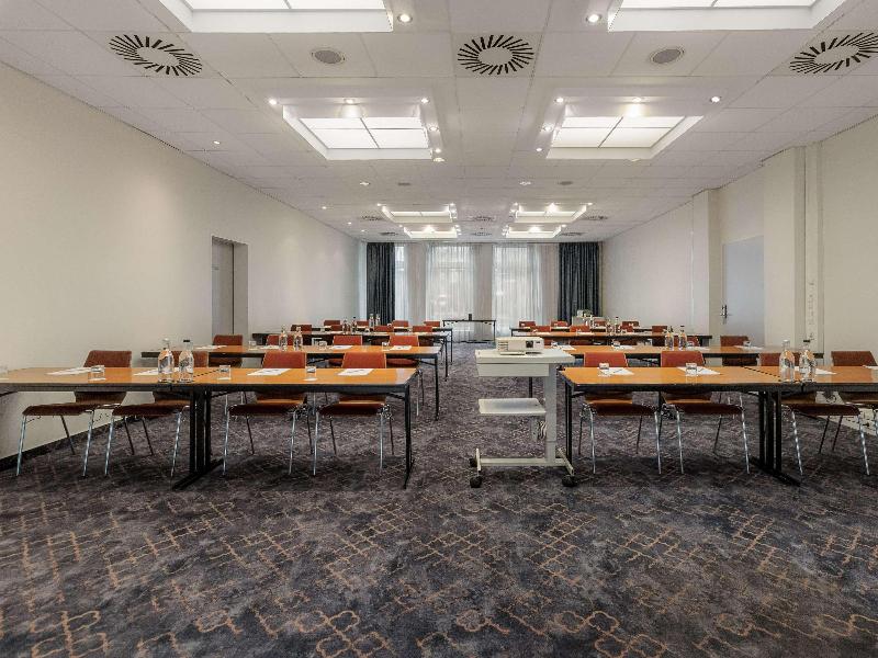 Mercure Hotel Hamburg Am Volkspark image