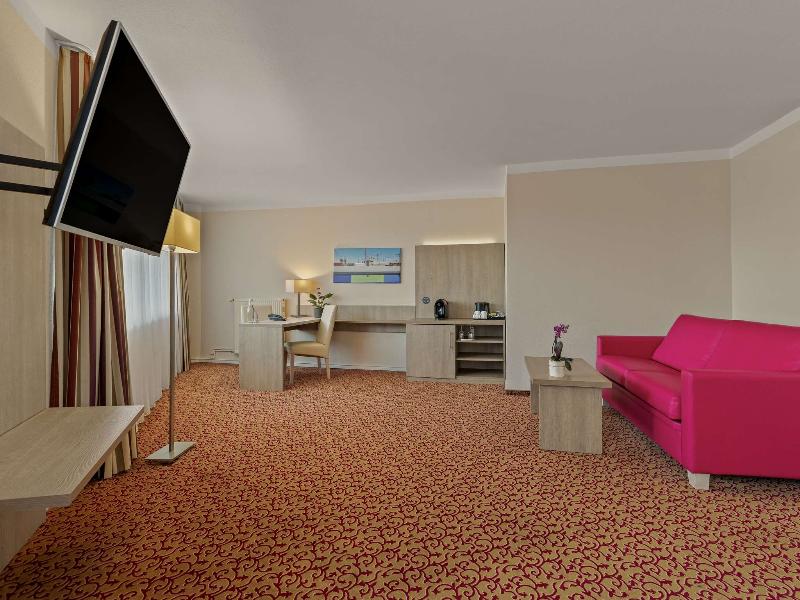 Mercure Hotel Hamburg Am Volkspark image