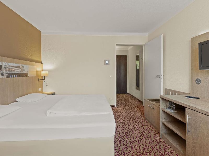 Mercure Hotel Hamburg Am Volkspark image
