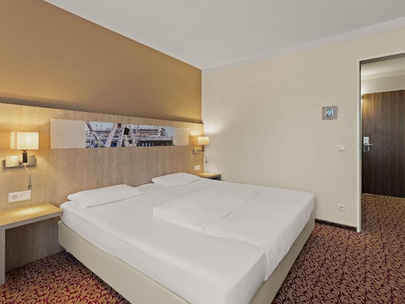 Mercure Hotel Hamburg Am Volkspark image