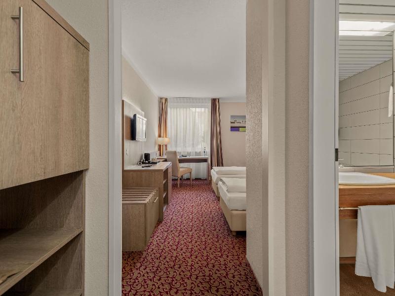 Mercure Hotel Hamburg Am Volkspark image