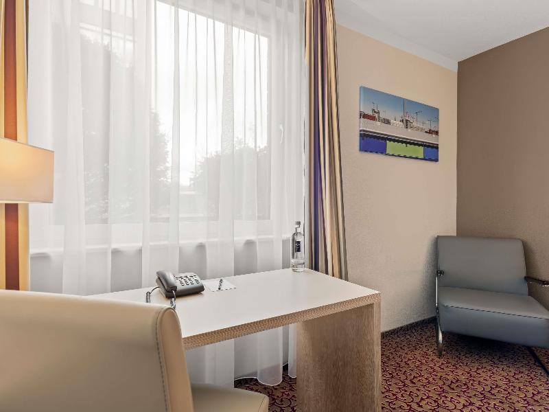 Mercure Hotel Hamburg Am Volkspark image