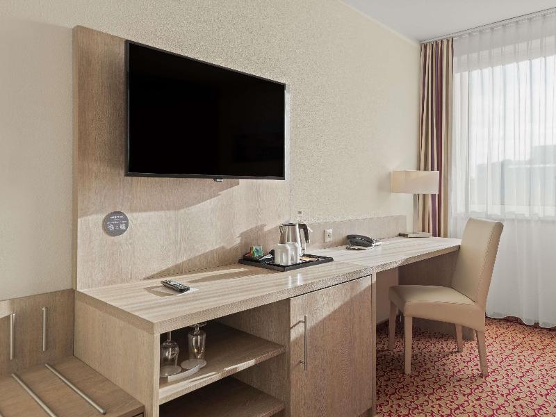Mercure Hotel Hamburg Am Volkspark image
