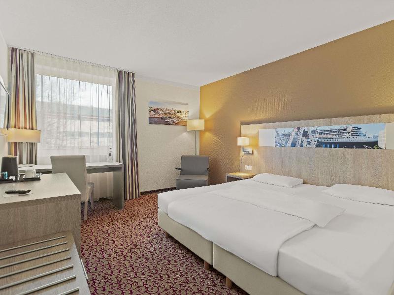 Mercure Hotel Hamburg Am Volkspark image