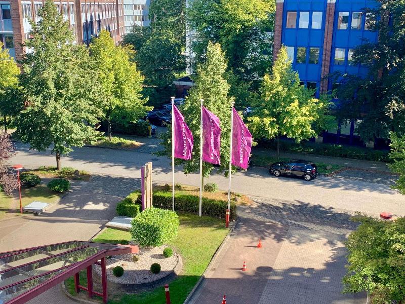 Mercure Hotel Hamburg Am Volkspark image