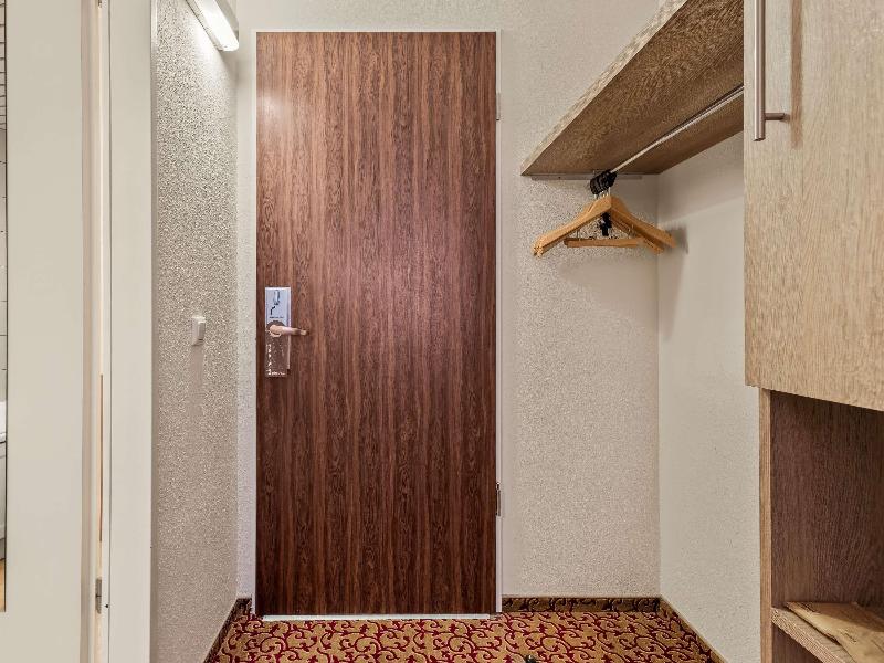 Mercure Hotel Hamburg Am Volkspark image