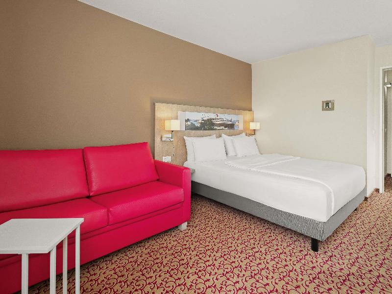 Mercure Hotel Hamburg Am Volkspark image