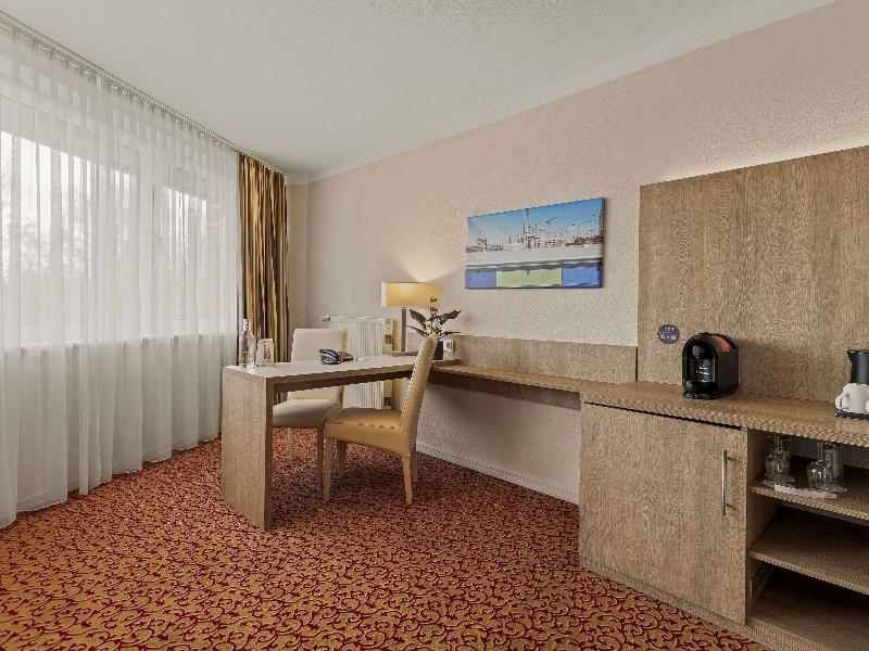 Mercure Hotel Hamburg Am Volkspark image