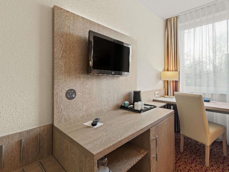 Mercure Hotel Hamburg Am Volkspark image
