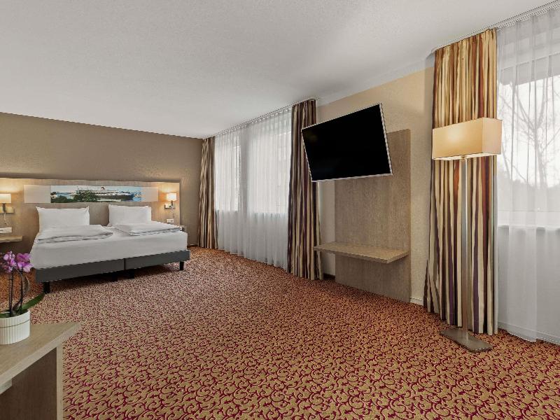 Mercure Hotel Hamburg Am Volkspark image