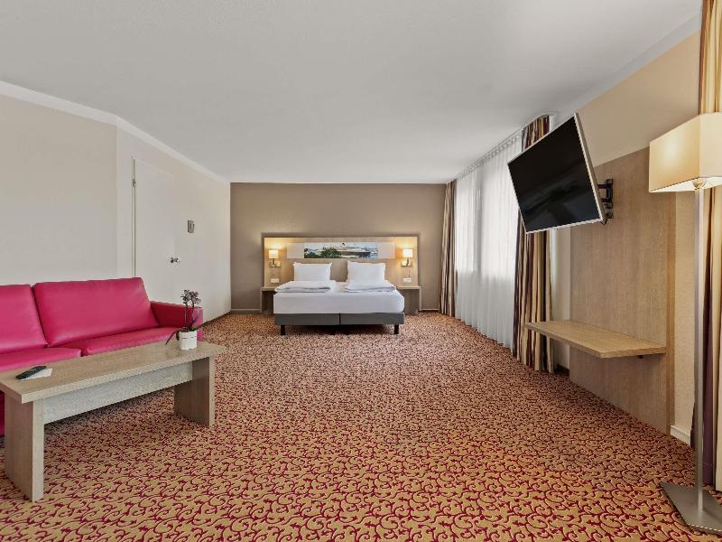 Mercure Hotel Hamburg Am Volkspark image