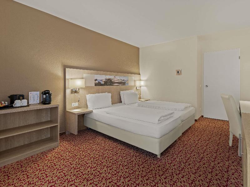 Mercure Hotel Hamburg Am Volkspark image