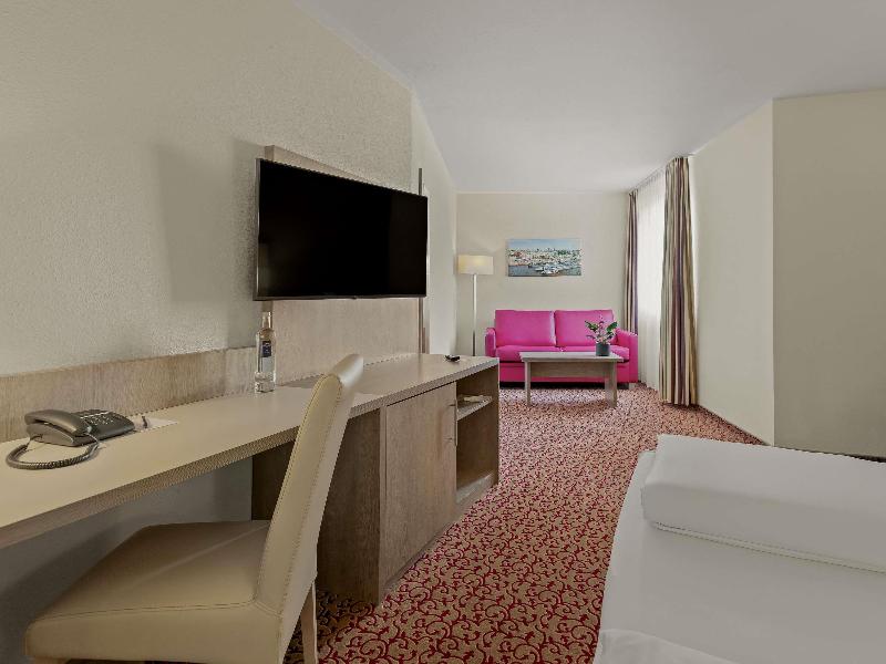 Mercure Hotel Hamburg Am Volkspark image
