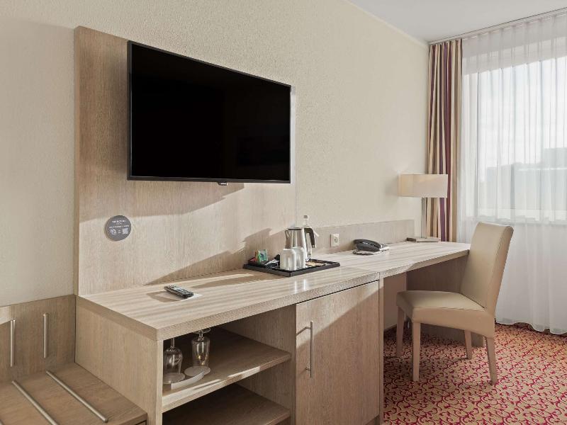Mercure Hotel Hamburg Am Volkspark image