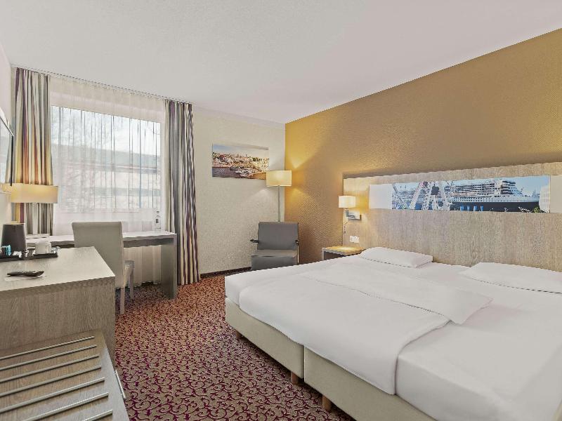 Mercure Hotel Hamburg Am Volkspark image