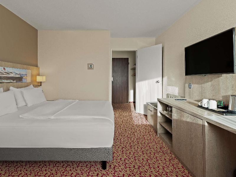 Mercure Hotel Hamburg Am Volkspark image