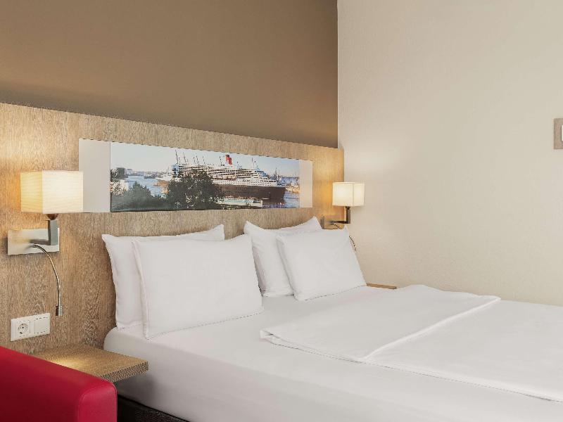 Mercure Hotel Hamburg Am Volkspark image