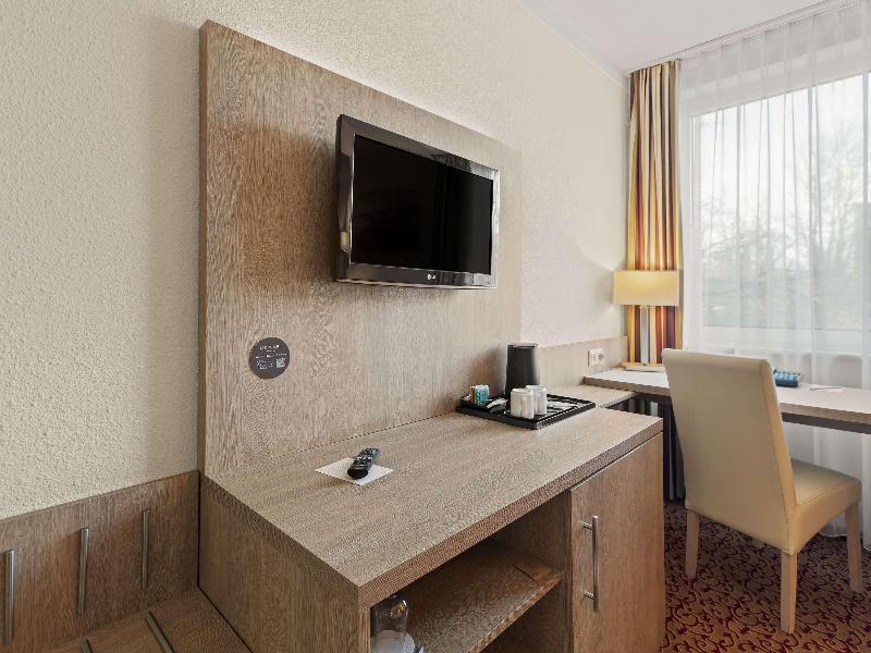 Mercure Hotel Hamburg Am Volkspark image
