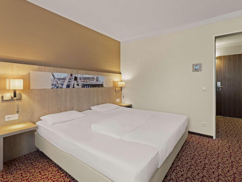 Mercure Hotel Hamburg Am Volkspark image