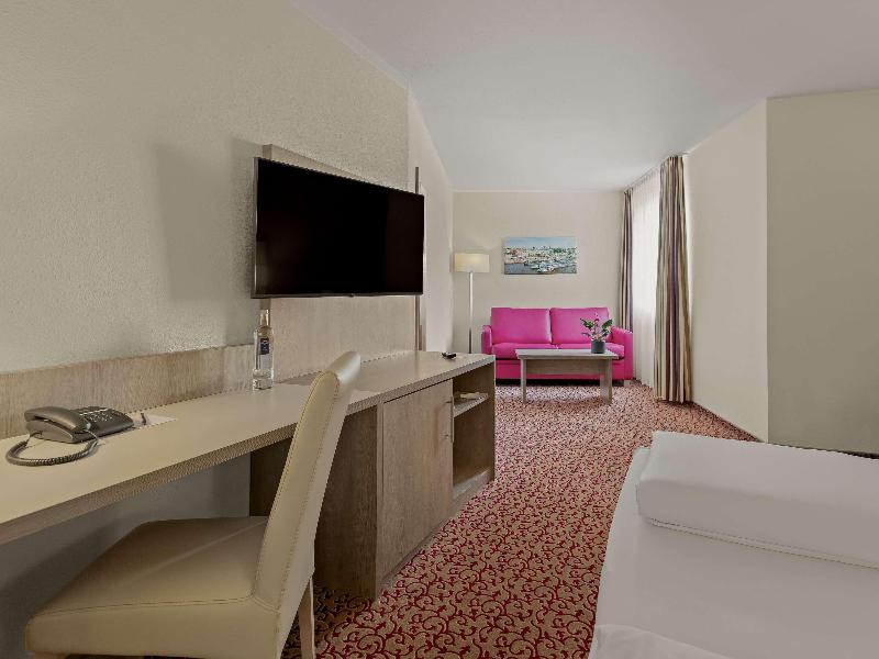 Mercure Hotel Hamburg Am Volkspark image