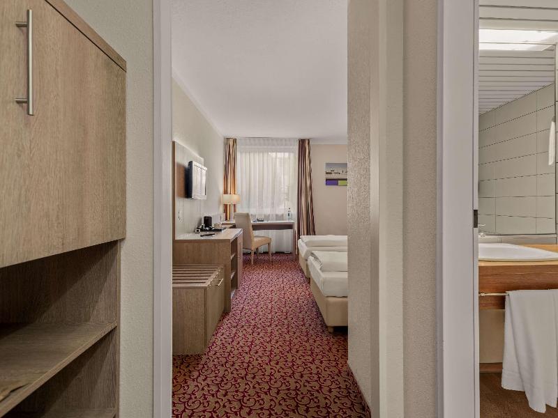 Mercure Hotel Hamburg Am Volkspark image