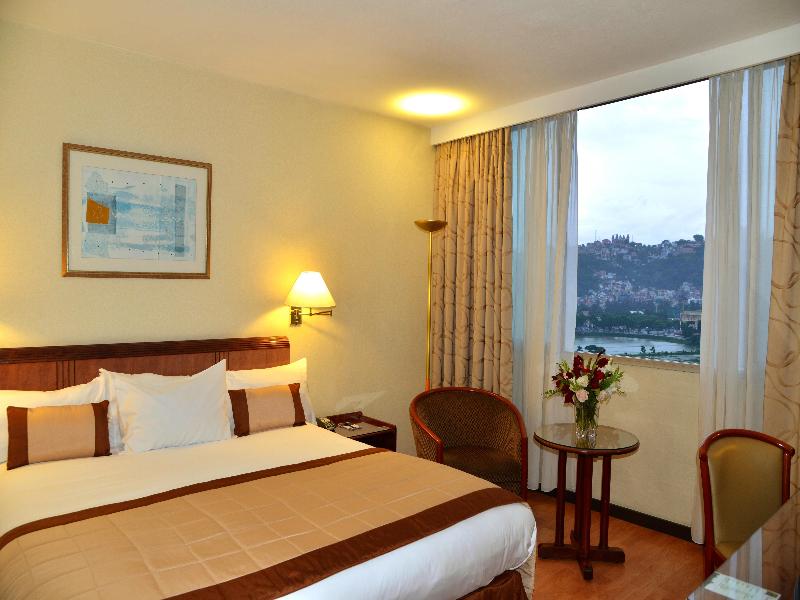 Carlton Hotel image