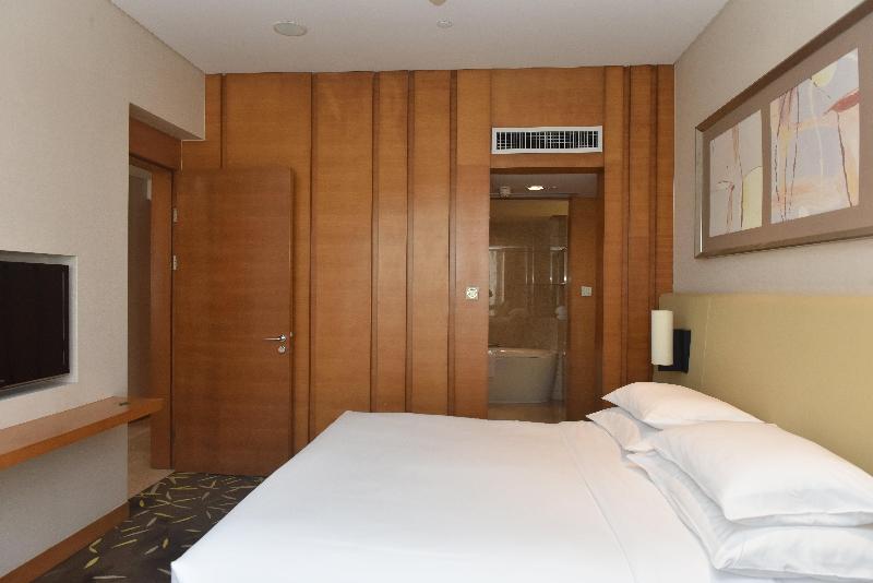 Crowne Plaza Wing On City Zhongshan image