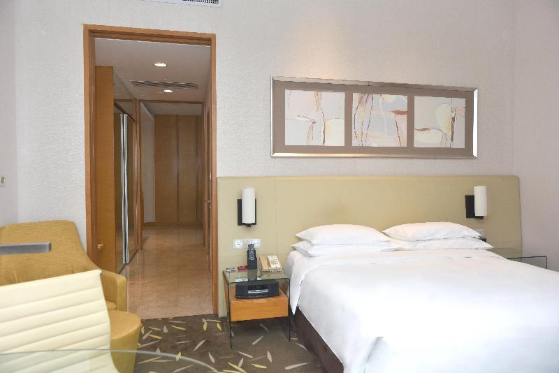 Crowne Plaza Wing On City Zhongshan image
