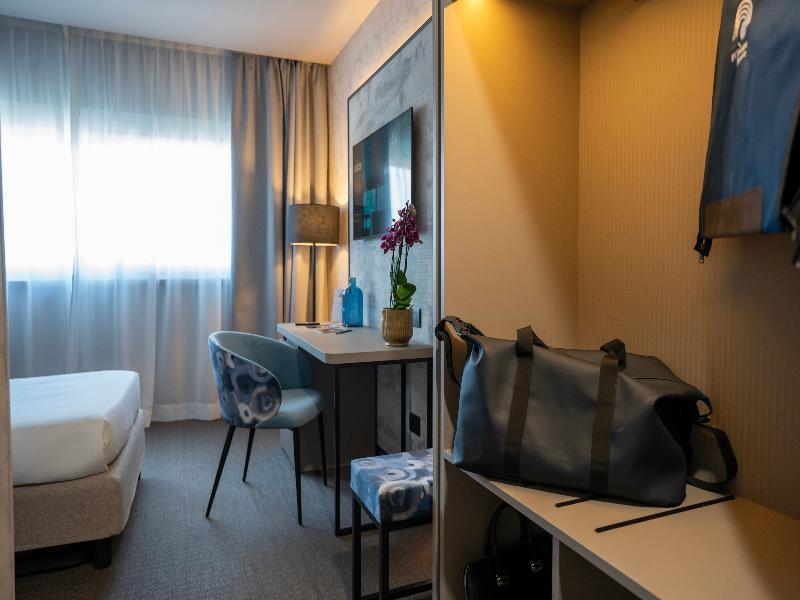 BV Oly Hotel image