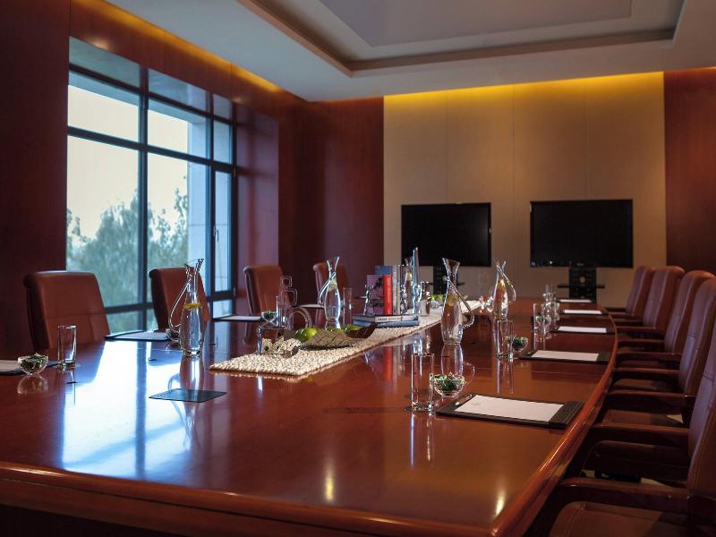 Renaissance Tianjin Lakeview Hotel image
