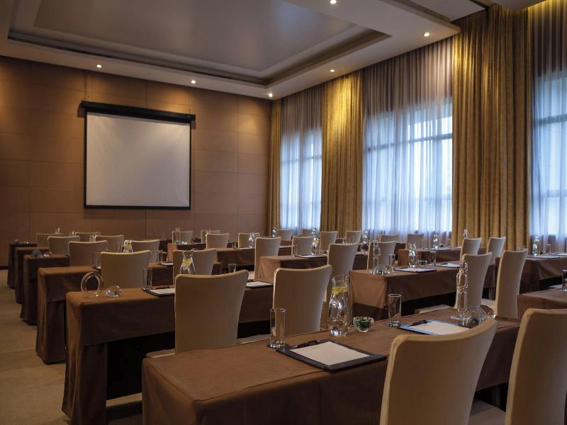 Renaissance Tianjin Lakeview Hotel image