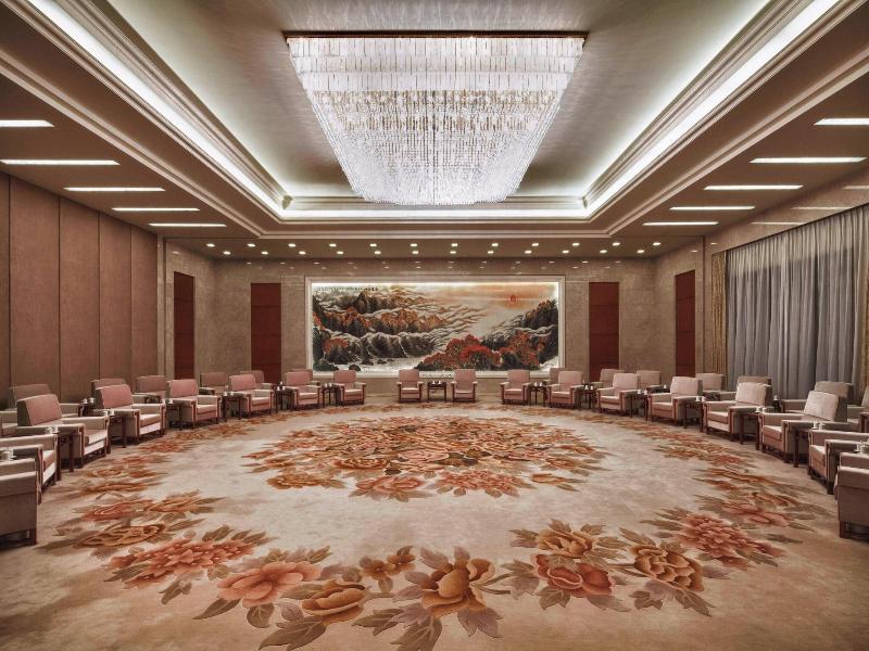 Renaissance Tianjin Lakeview Hotel image
