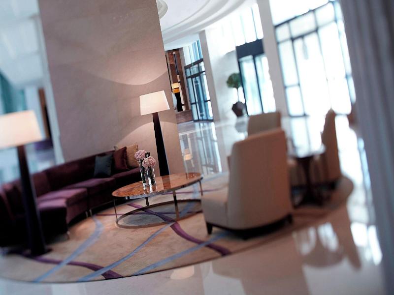 Renaissance Tianjin Lakeview Hotel image