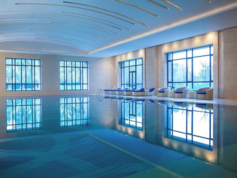 Renaissance Tianjin Lakeview Hotel image
