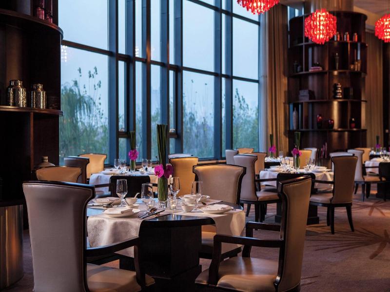 Renaissance Tianjin Lakeview Hotel image