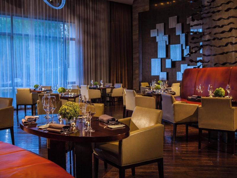 Renaissance Tianjin Lakeview Hotel image