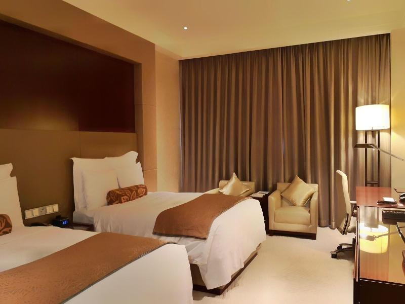 Renaissance Tianjin Lakeview Hotel image
