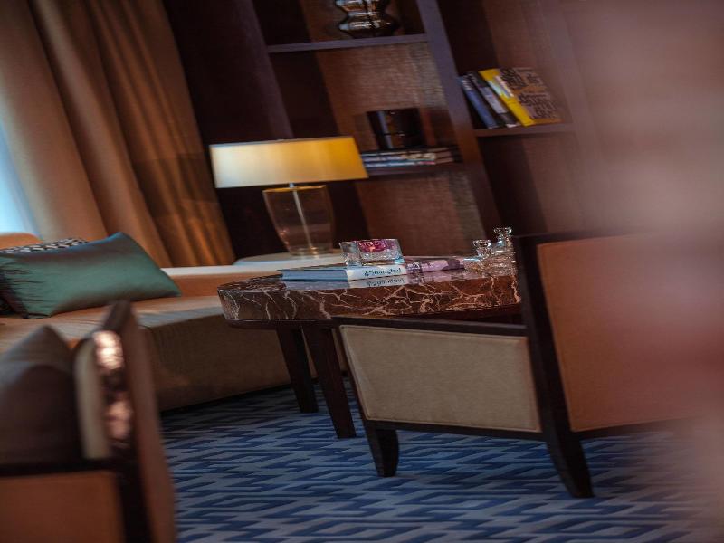 Renaissance Tianjin Lakeview Hotel image
