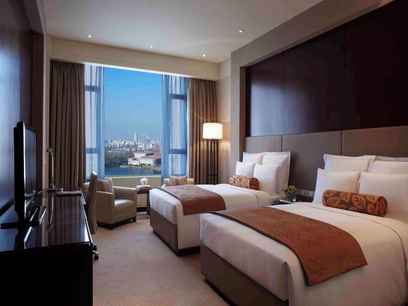 Renaissance Tianjin Lakeview Hotel image