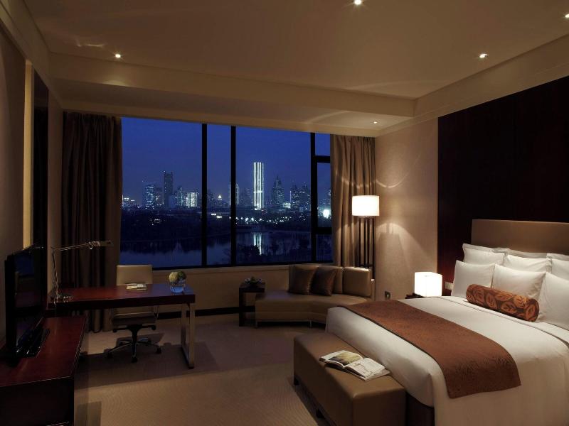 Renaissance Tianjin Lakeview Hotel image