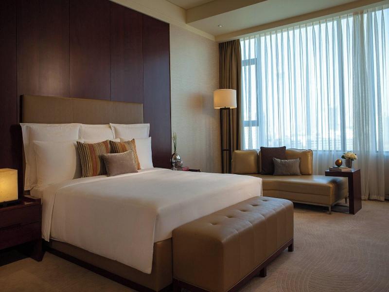Renaissance Tianjin Lakeview Hotel image