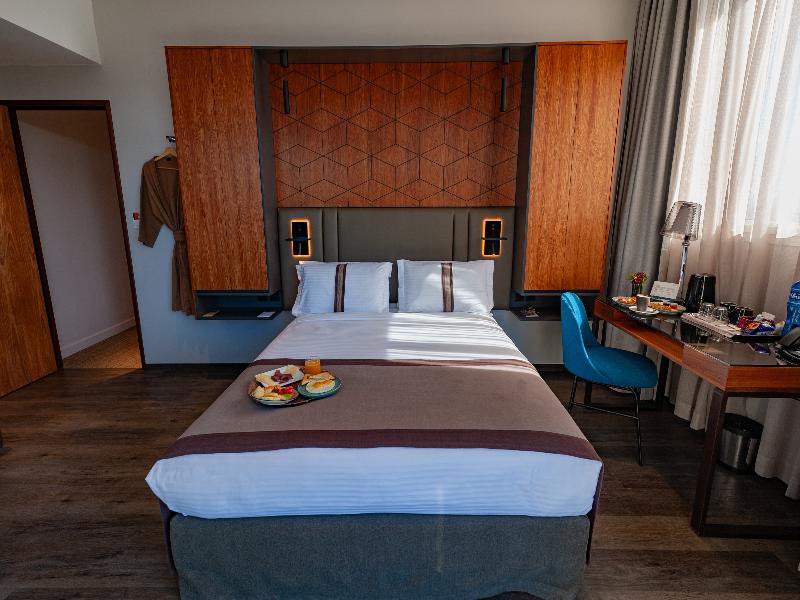 Le Louvre Hotel & Spa image