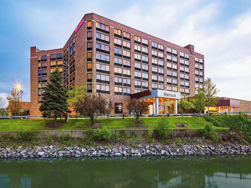 Sheraton Hotel Lisle image