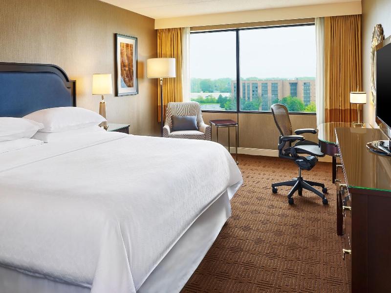Sheraton Hotel Lisle image