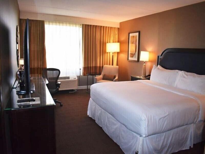 Sheraton Hotel Lisle image