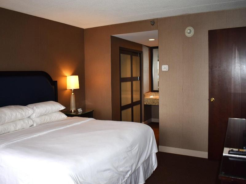 Sheraton Hotel Lisle image