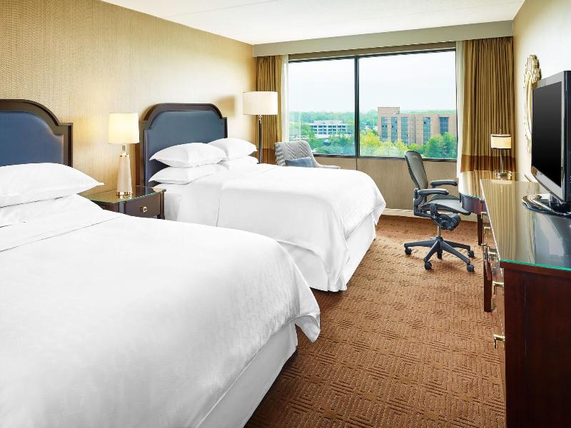 Sheraton Hotel Lisle image